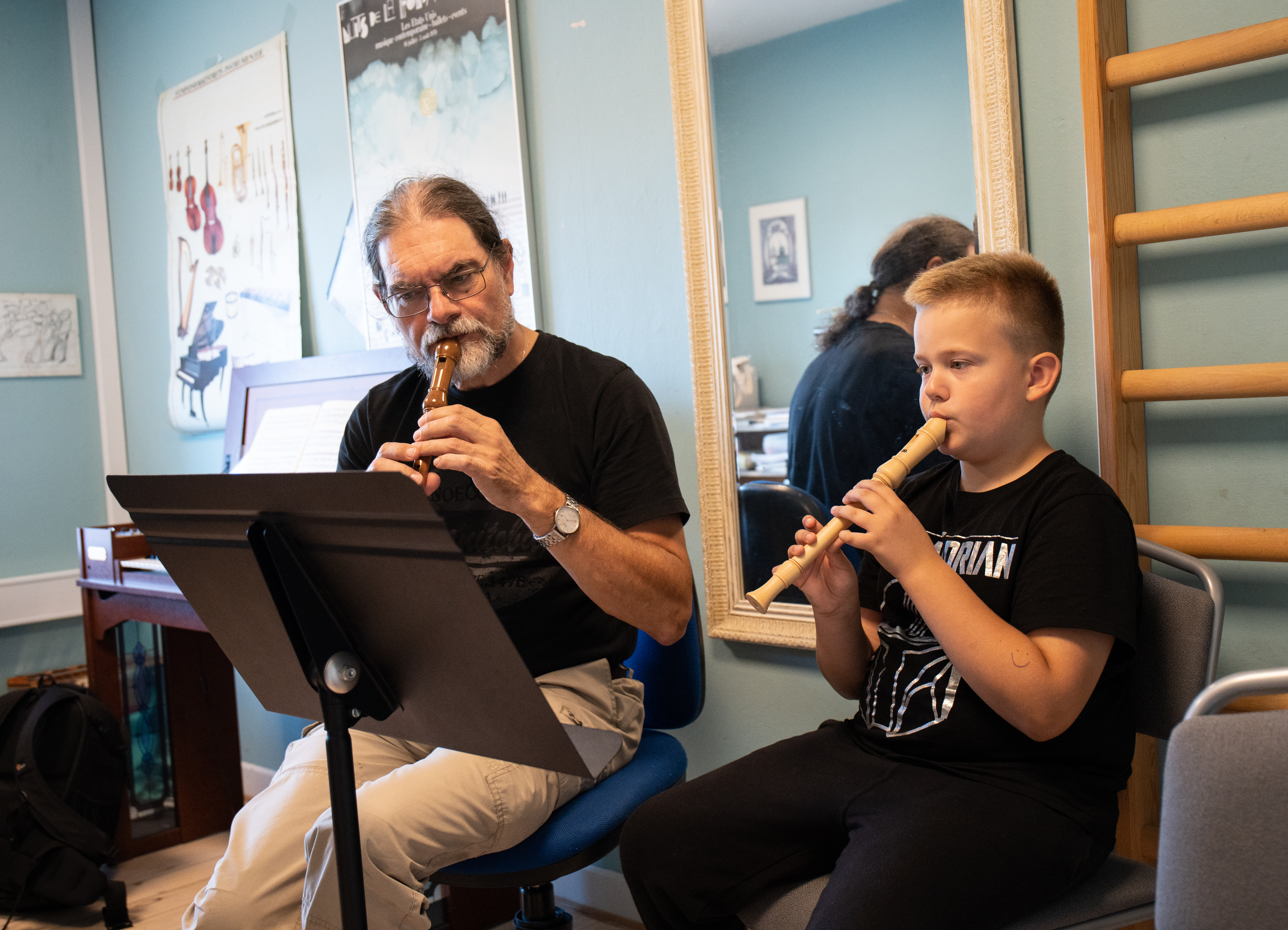 Bjørn Monberg underviser dreng i blokfløjte - Musikskolen