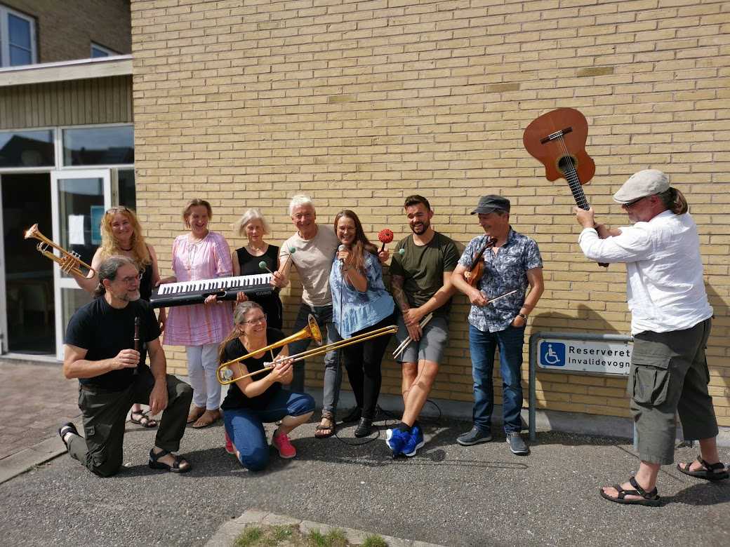 Musikskolens lærere stiller op til sjovt fotoshoot