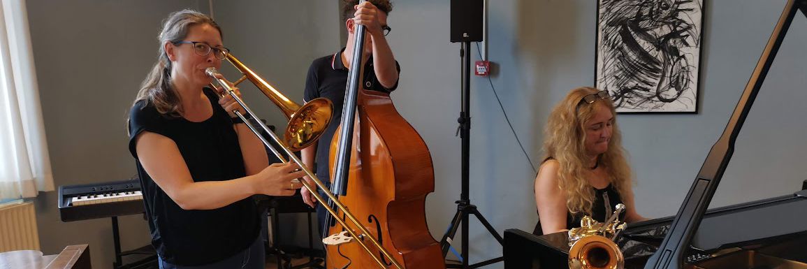 Lowbrass lærer Sara Steengaard Christensen spiller trombone